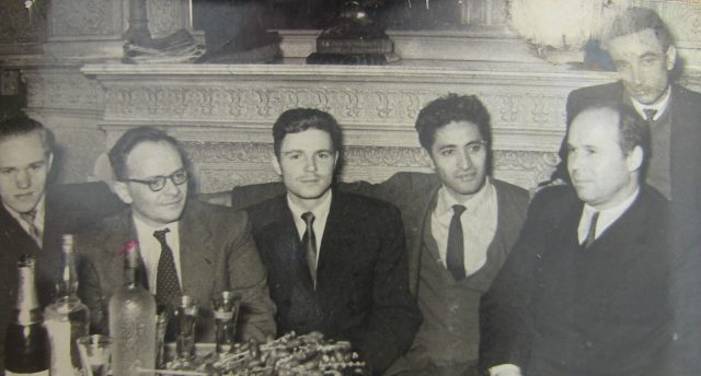 A Alger Republicain. Alleg à gauche, Khalfa au milieu, Salort à droite.