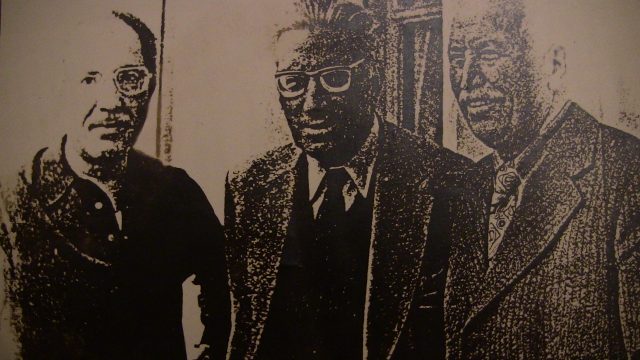 A partir de la gauche, Abdelhamid Benzine, Abdelhamid Boudiaf et Mahmoud Latrache.