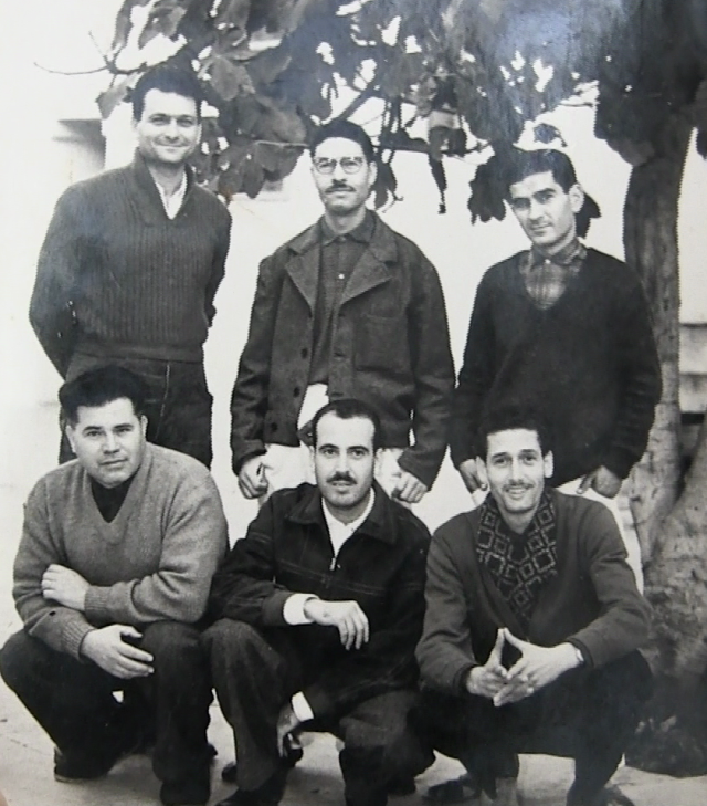 Prison d'El Harrach. Georges Acampora debout à gauche. André Ruiz assis à gauche.