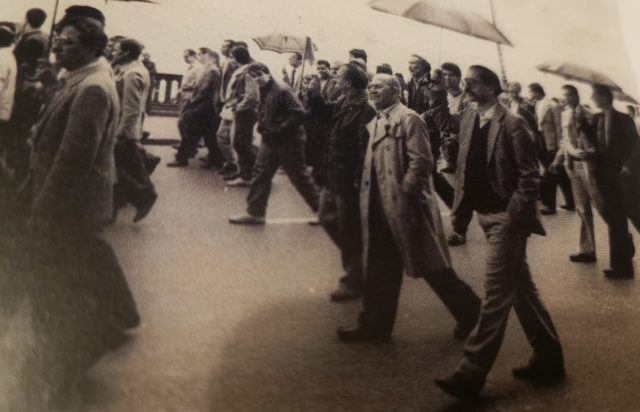 William Sportisse dans la manifestation à Alger.