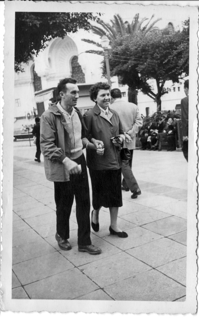 Aline et Pierre Coudre devant la Grande-Poste