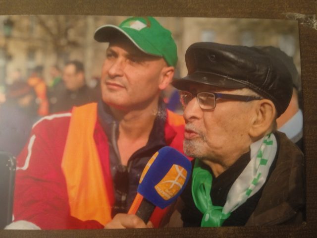 Sadek Hadjeres dans les manifestations pacifiques du Hirak en Algérie.