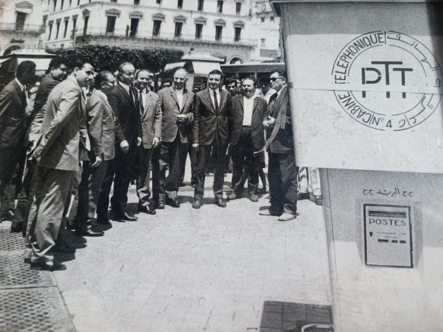 Inauguration de centres téléphoniques. Georges Gallinari au milieu.