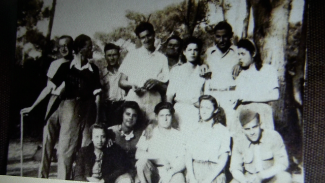 Sortie des jeunesses communistes à Alger. En haut à droite, Moatti et Chaïa. En bas, William Sportisse, Meyer Timsit et Jeanine Belkhodja.